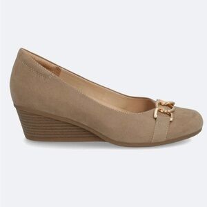 Dr. Scholl’s Be Adorned Wedge Shoe in Beige